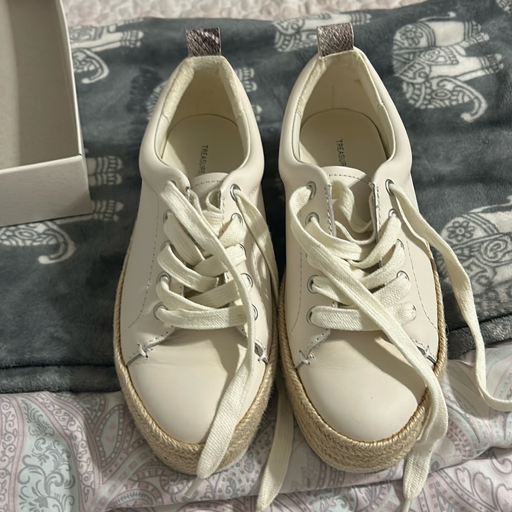 Treasure & Bond white ankle shoes